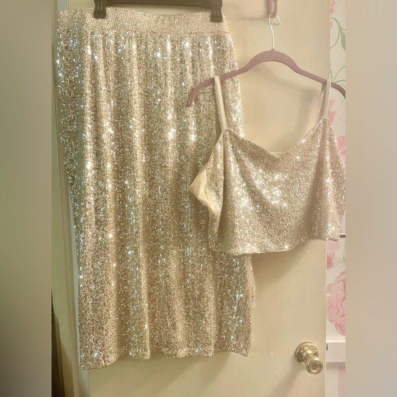 torrid Dresses & Skirts - Torrid Maxi Crop Top Skirt SET - Champagne Color
SIZE 2 = 18-20    ⭐️NWT⭐️